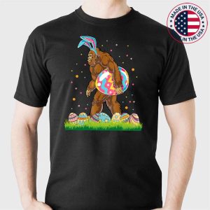 Bigfoot Ester Egg Funny Easter Day Men Love Sasquatch T-Shirt