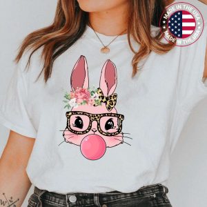 Cute Bunny With Leopard Glasses Bubblegum Easter Day T-Shirt