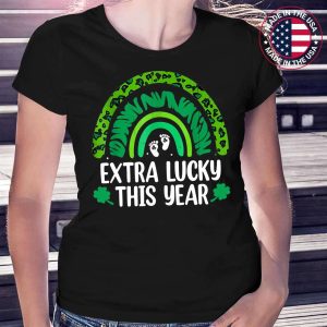 Extra Lucky This Year Funny Pregnancy Announcement St Patricks Day Womens Leopard Rainbow T-Shirt
