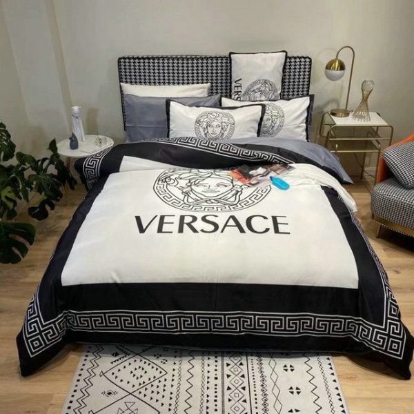 Luxury Brand Versace Type Bedding Sets 006