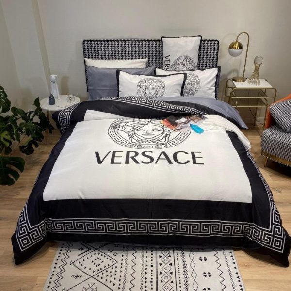 Luxury Brand Versace Type Bedding Sets 059