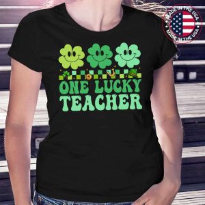 One Lucky Teacher Shamrock Smiley Face St Patricks Day Groovy Retro T-Shirt