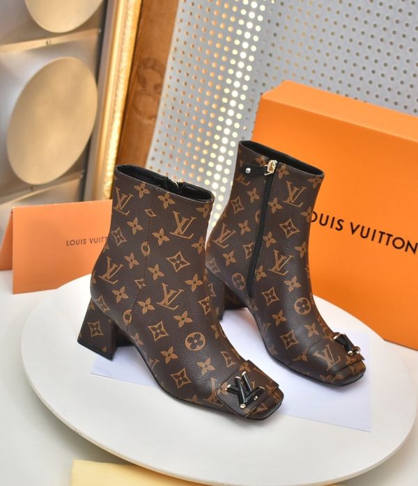 New Arrival LV Women Shoes 300