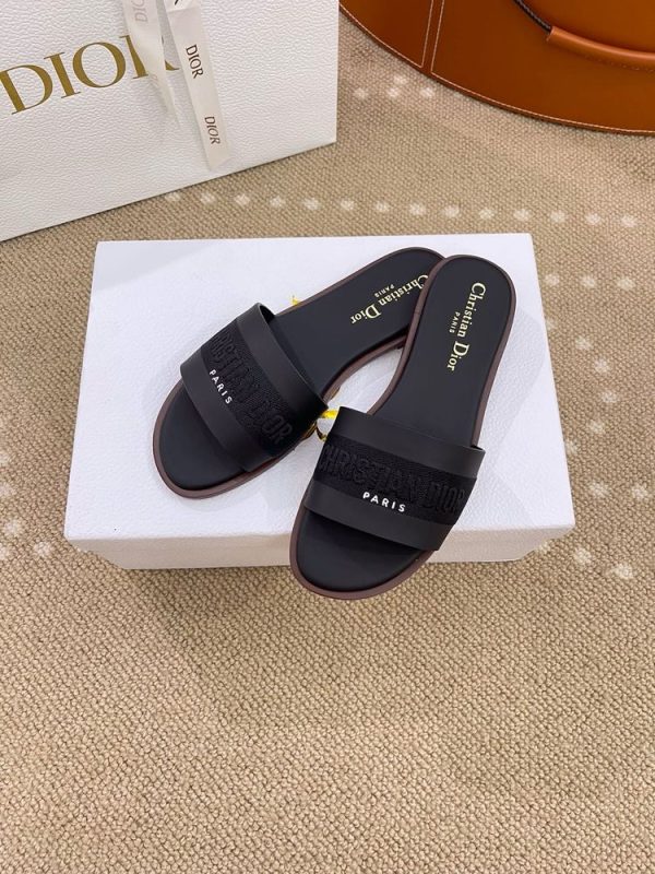 New Arrival Women Slippers 106