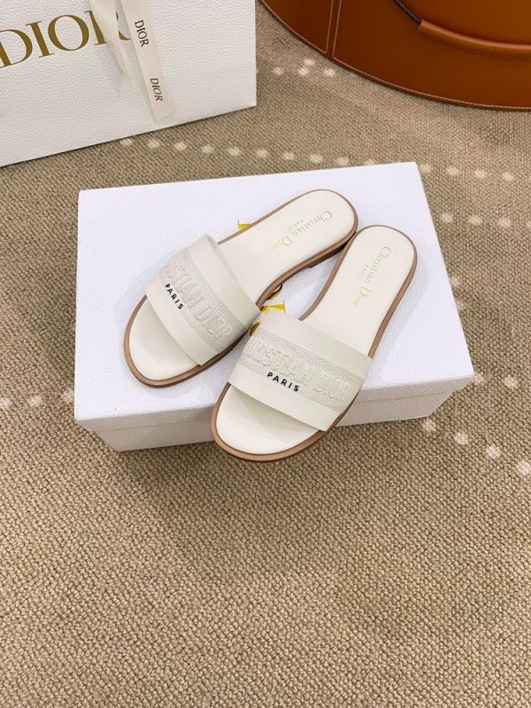 New Arrival Women Slippers 106