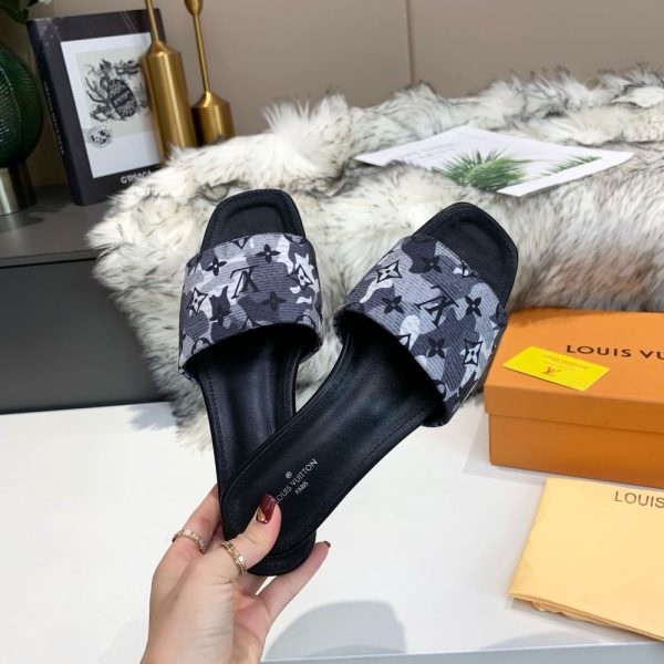 New Arrival Women Slippers 105