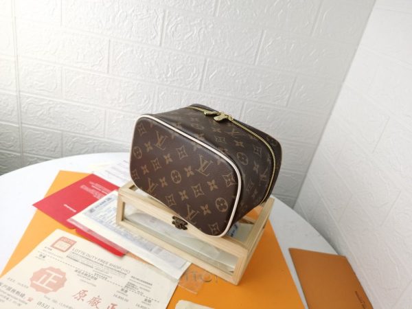 Luxury LV Handbag M44495