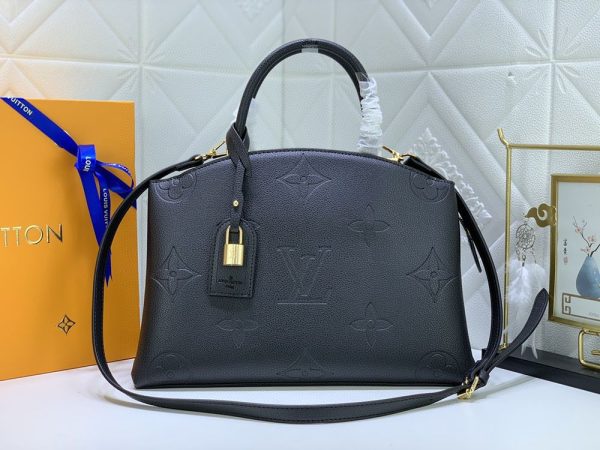 Luxury LV Handbag M45811