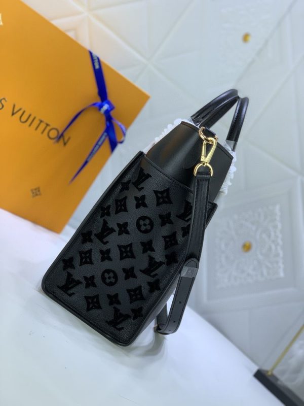 Luxury LV Handbag M53826