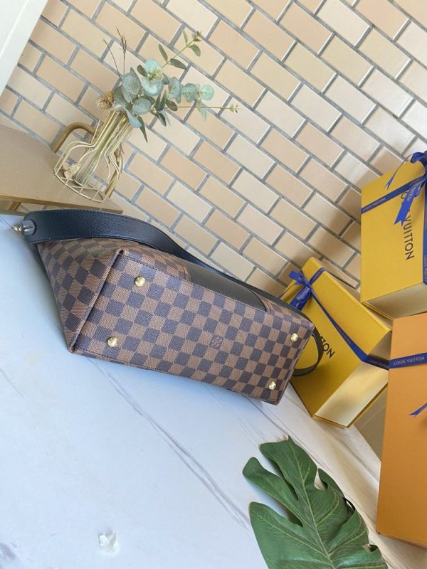 Luxury LV Handbag M44023