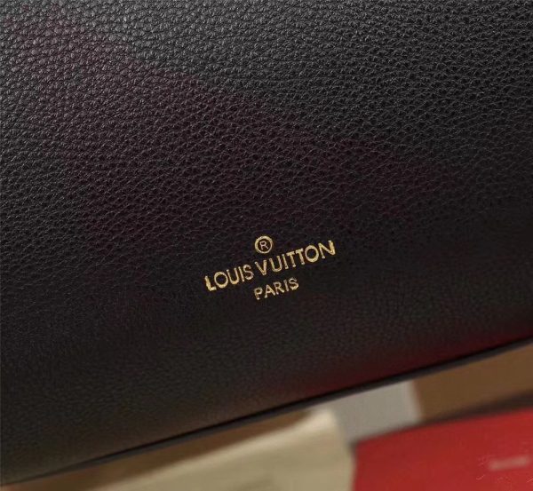 Luxury LV Handbag M40460