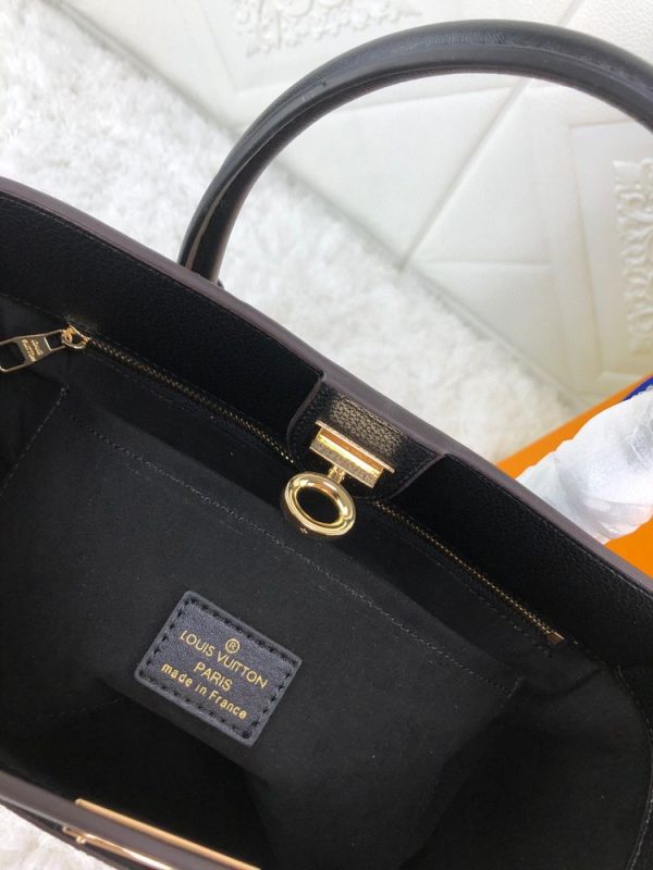 Luxury LV Handbag M53825.1