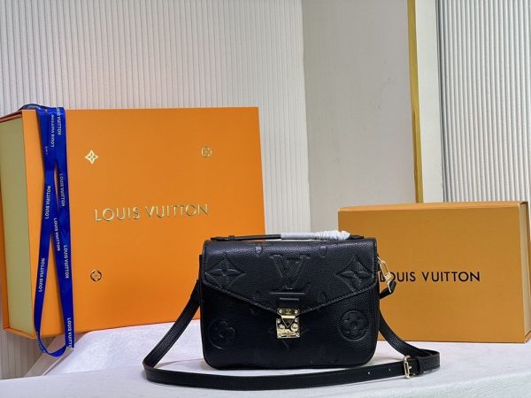 Luxury LV Handbag M45596