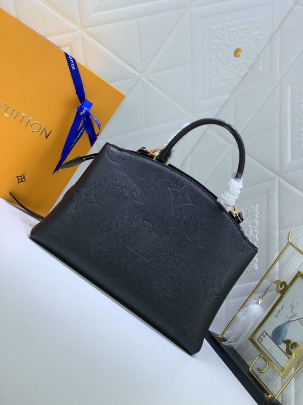 Luxury LV Handbag M45811