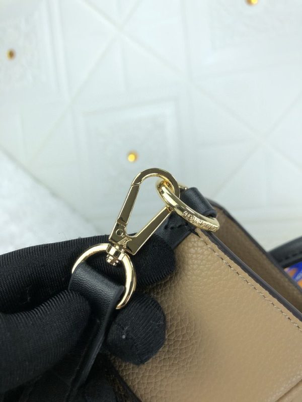 Luxury LV Handbag M53825.1