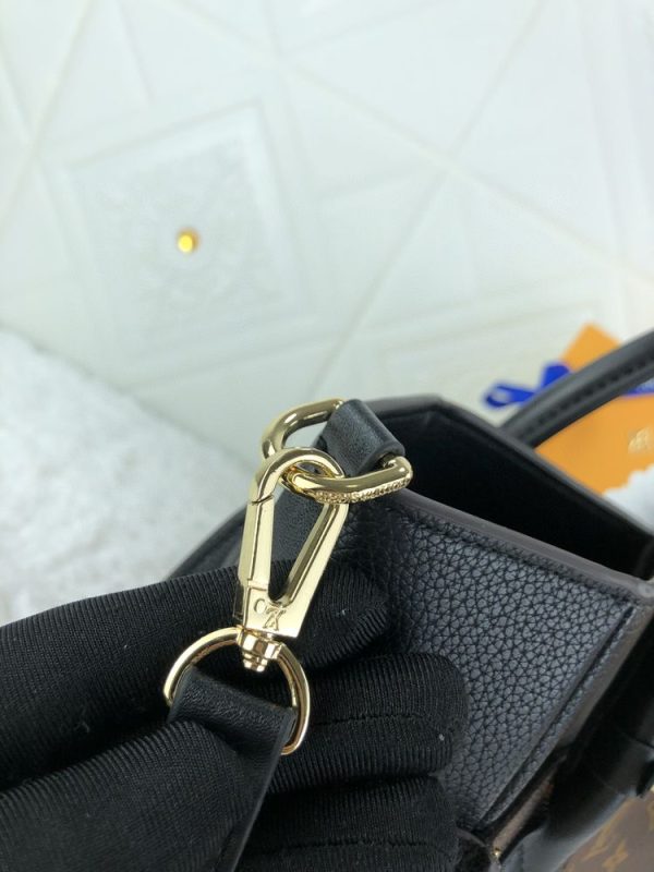 Luxury LV Handbag M53825