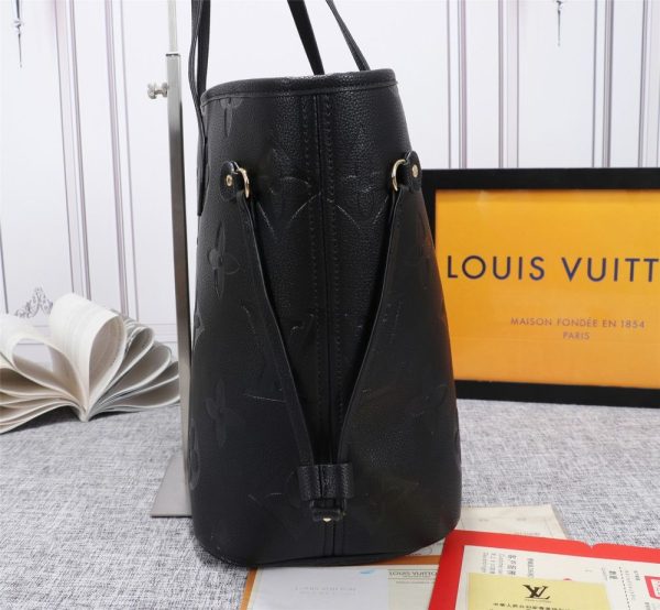 Luxury LV Handbag M45868