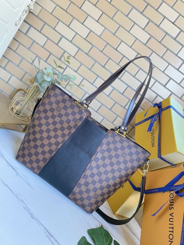 Luxury LV Handbag M44023