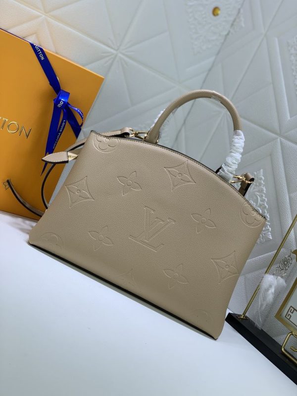 Luxury LV Handbag M45811