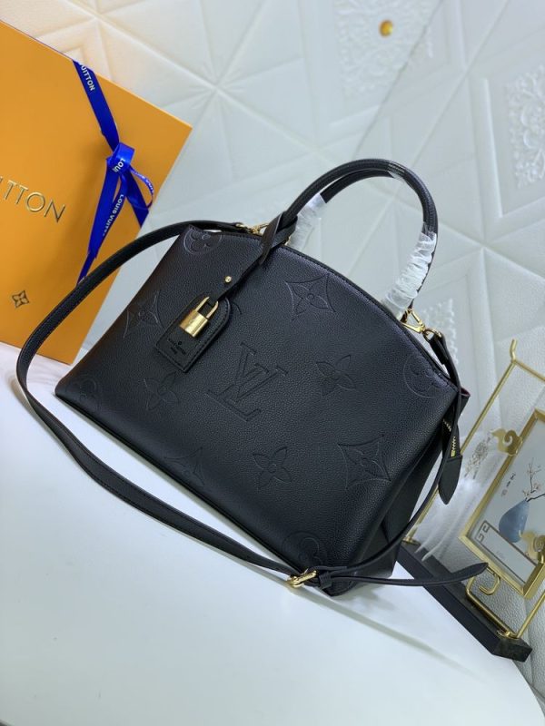 Luxury LV Handbag M45811