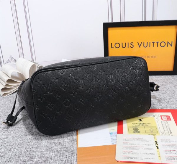 Luxury LV Handbag M45868