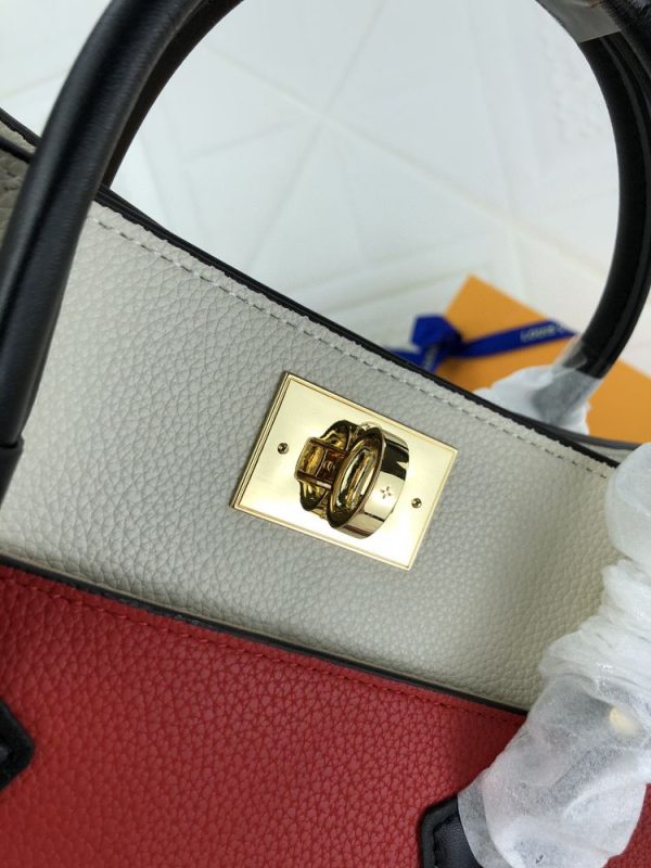 Luxury LV Handbag M53825.1