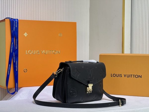 Luxury LV Handbag M45596