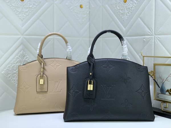 Luxury LV Handbag M45811