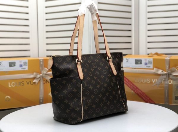 Luxury LV Handbag M56689