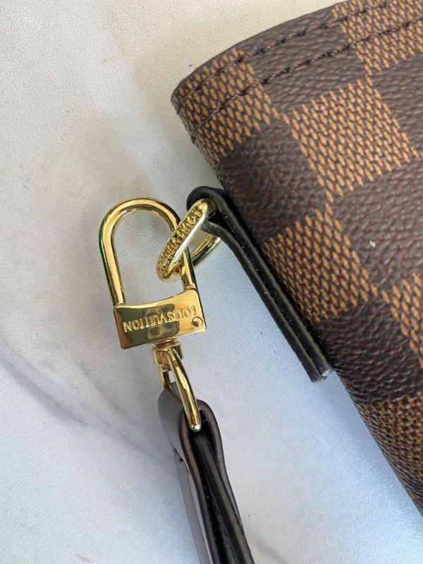 Luxury LV Handbag M44023