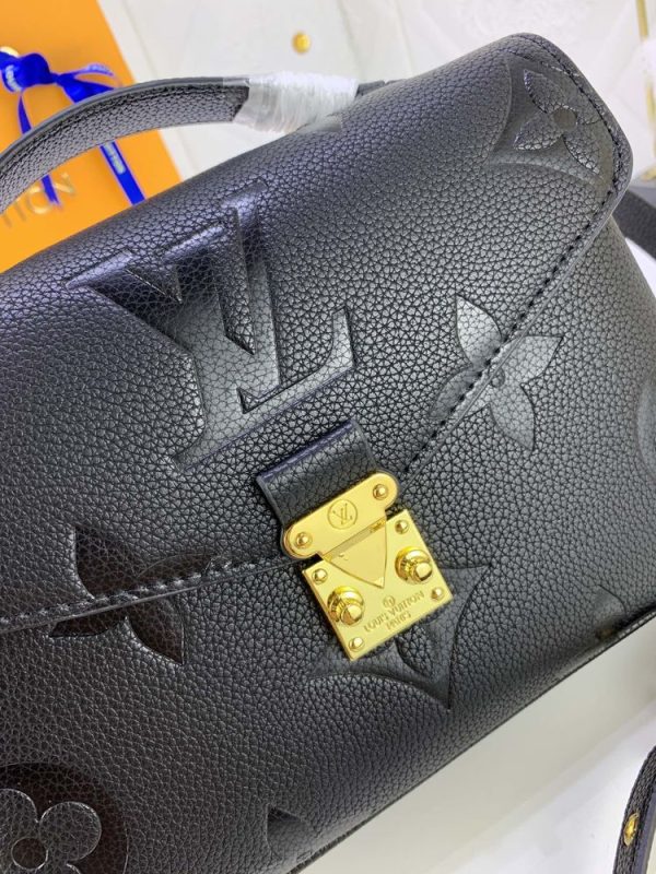 Luxury LV Handbag M45596