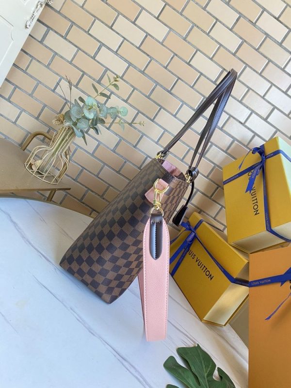 Luxury LV Handbag M44023