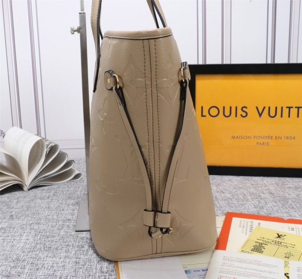 Luxury LV Handbag M45868