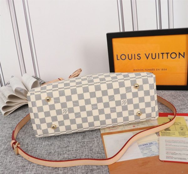 Luxury LV Handbag M40022