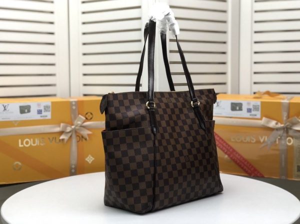 Luxury LV Handbag M56689