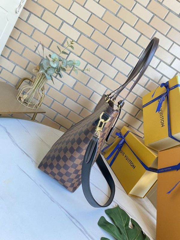 Luxury LV Handbag M44023