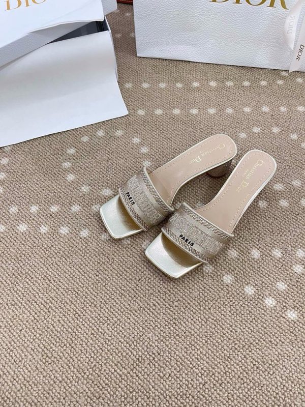 New Arrival Women Slippers 107.1