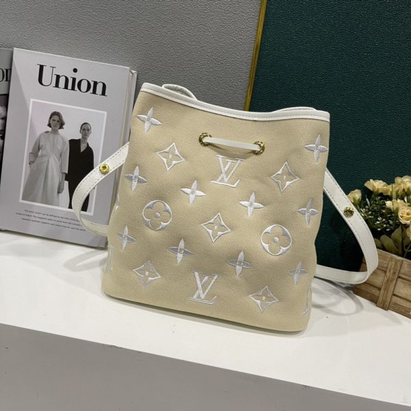 Luxury LV Handbag M22852