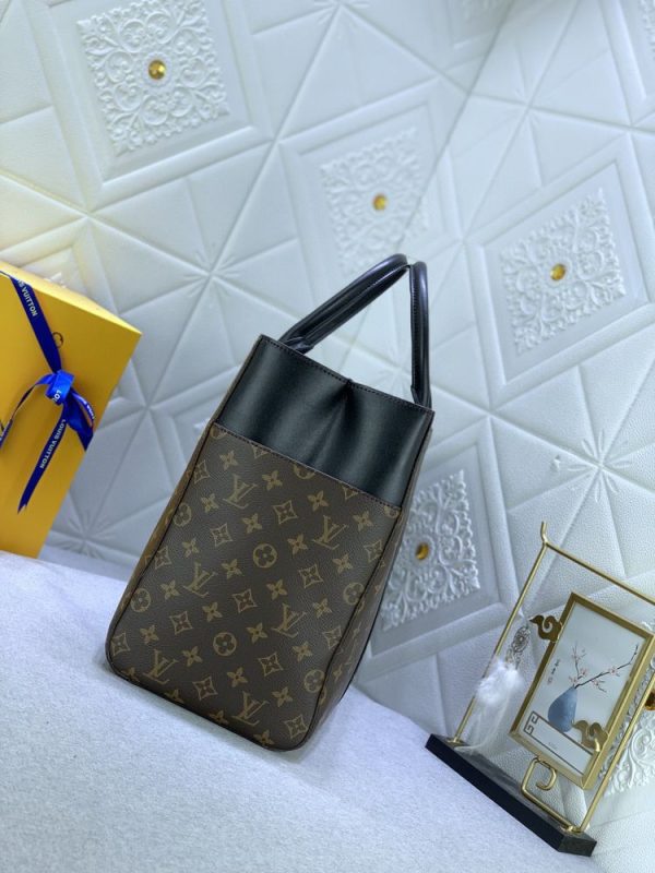 Luxury LV Handbag M46451