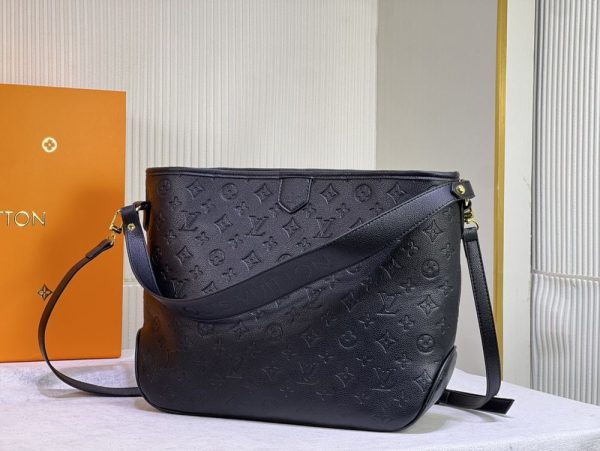 Luxury LV Handbag M44945.1