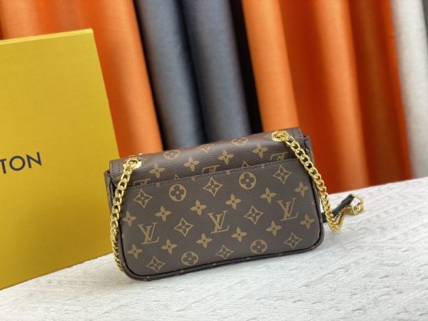 Luxury LV Handbag M22303