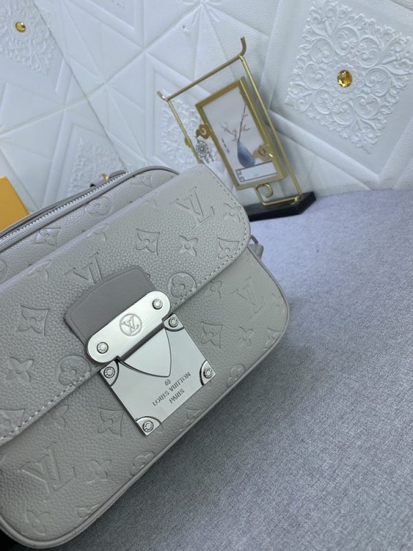 Luxury LV Handbag M46688