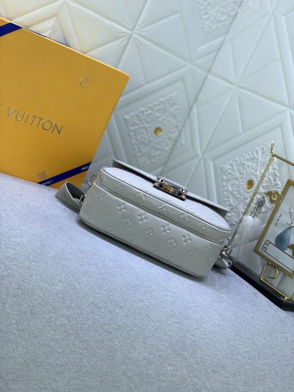 Luxury LV Handbag M46688