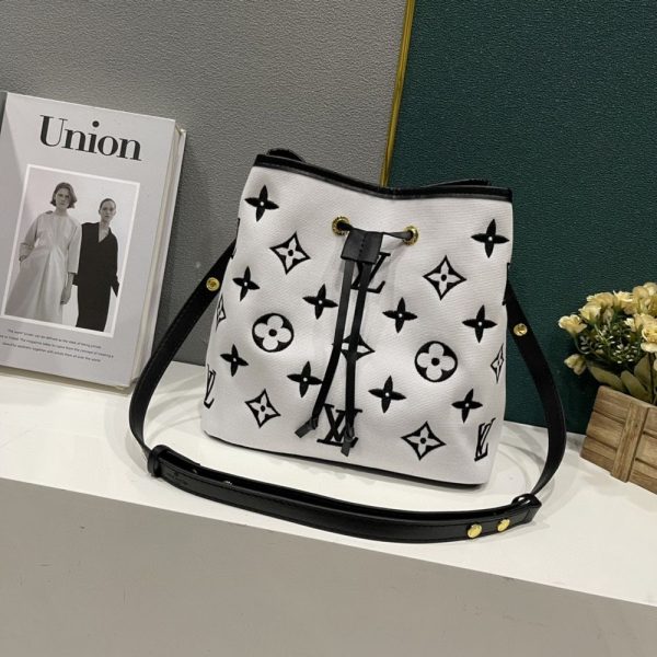 Luxury LV Handbag M22852