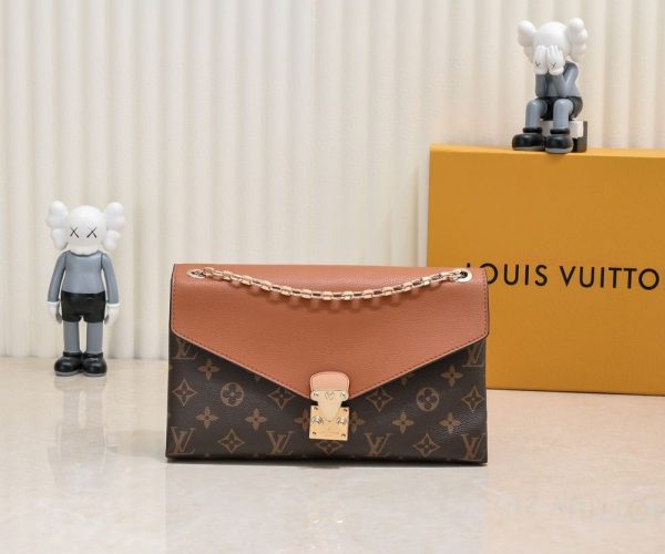 Luxury LV Handbag M41200