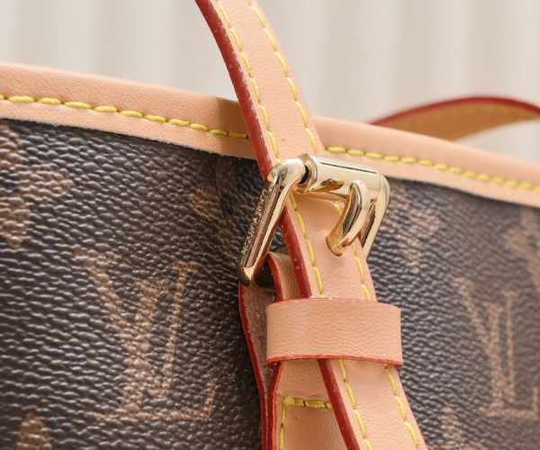 Luxury LV Handbag M42238