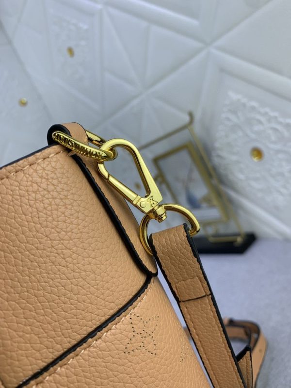 Luxury LV Handbag M22225