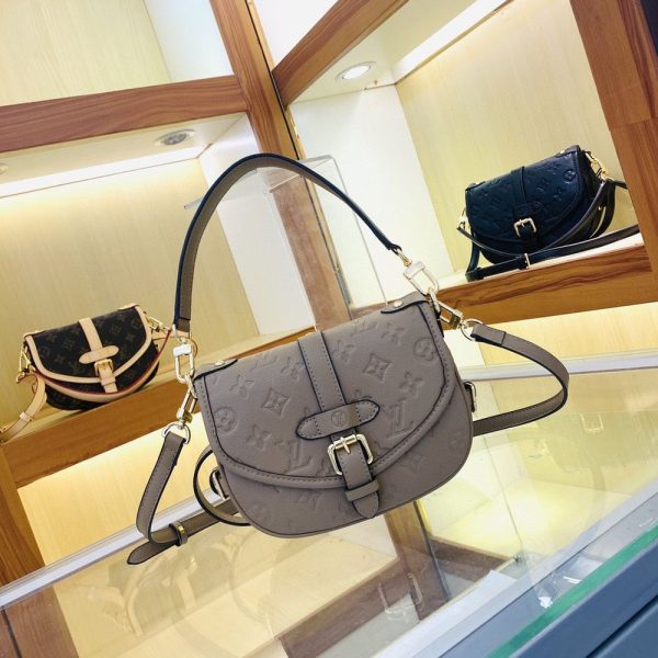 Luxury LV Handbag M46740