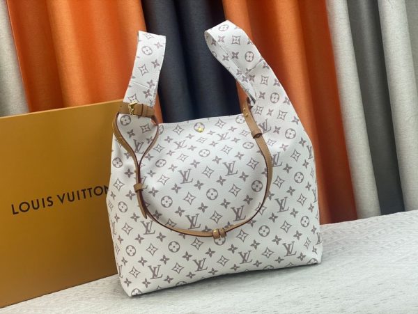 Luxury LV Handbag M24409