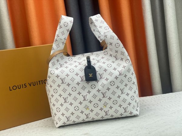 Luxury LV Handbag M24409